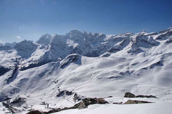 Les Astazous, le Pic de Marbor et les Pics de la Cascades, devant, le Pic de la Pahule