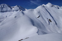 Le Col de Lary, plus loin, le Pic des Ligades