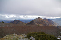 Le Soum du Montn, le Soum du Prat du Rey et le Soum de Souqute, derrire, la plaine de Lourdes et Tarbes