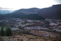 La valle du Bergons domine par le Pic de Peyre et le Pic d_Arragnat