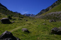 Les cretes du massif du Cambales ferment la vallee