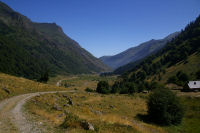 On appercoit le Lac d'Estaing et le Pic du Midi d'Arrens