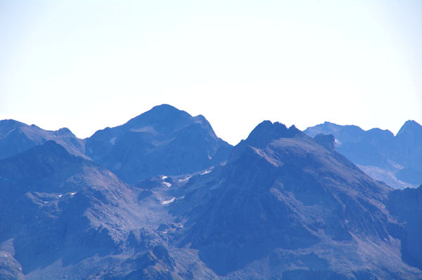 Le Pic de Perdigure encadr par le Pic Gourdon et le Pic des Gourgs Blancs