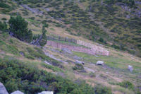 Un parc  mouton au dessus de la cabane de Lustou