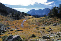 Petit vallon aux couleurs d'automne sous le Pic d'Aumar