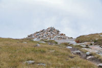 Cairn imposant au Col de Madamte