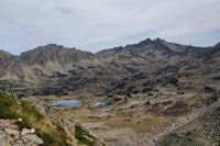 Les Lacs de Madamete, derriere, la Crete de Pegue