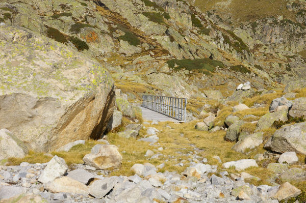 Le petit pont enjambant le ruisseau d'Assidouat