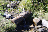 Une petite fontaine en montant au Lac de Bordres ou de Bareilles