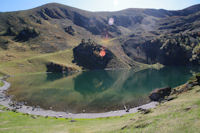 Le Lac de Borderes ou de Bareilles domine par la Hourgue de la Fousserette et le Sommet Deres Heches