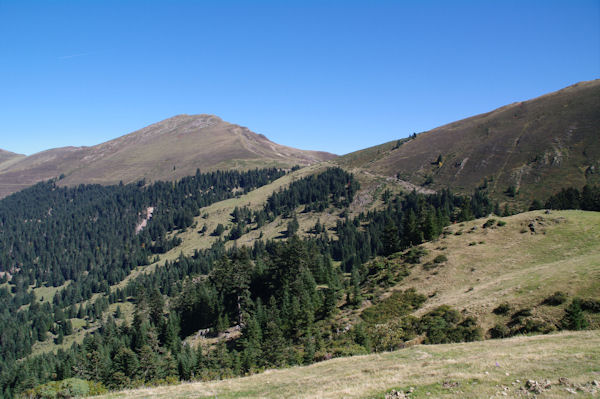 Le Mont N, le Port de Pierrefite et la Crte de Tchoude depuis le Lac de Bordres ou de Bareilles