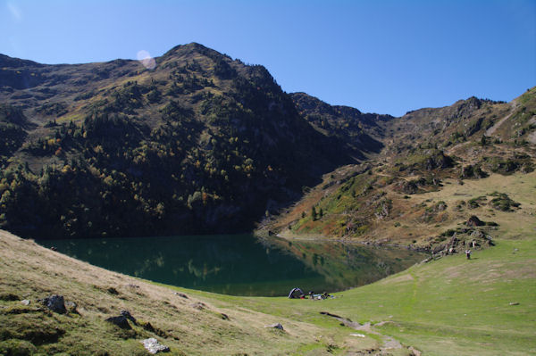 Le Lac de Bordres ou de Bareilles domin par le Sommet du Tech, le Sommet du Jambet et le Montious