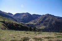 Le Pic et le Col du Lion, Sommet du Tech, le Sommet du Jambet et la Montagne de l'Erm dominant le Lac de Borderes ou de Bareilles