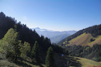 Une cabane sous le flanc Nord Ouest du Mont N