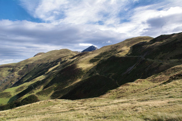 Le Pic de Montaigu au dessus du Col de Barran