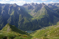 Le Lac d'Estaing et la large vallee du ruisseau de Garren Blanc