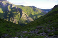 Le vallon du ruisseau d_Ourey, au fond, la Pointe de Surgate sur la crte menant au Petit Gabizos