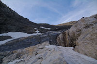 Au fond, le Col de la Munia