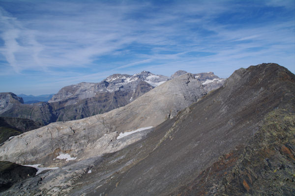 Le Mont Arrouy et la Pene Blanque, au fond, le Mont Perdu