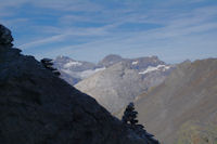 Au centre, la Pene Blanque, au fond, le Mont perdu, le Cylindre du Marbor, le Pic du Marbor et le Grand Astazou