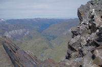 Petite breche devoilant la vallee de Heas et plus loin, la vallee du Gave de Pau