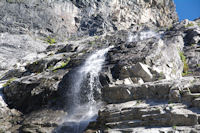 Cascade descendant des murailles du Cirque de Troumouse