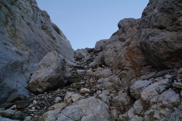 Deuxieme couloir d_boulis pour remonter les murailles du Cirque de Troumouse