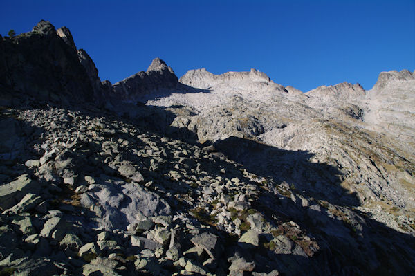 Les crtes de Barris d_Aubert, le Ramougn, le Pic de Nouvielle et son cirque, la Brche de Chausenque et le dbut des crtes d_Espades