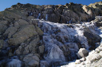 Cascade de glace sous les pentes des cretes de Barris d'Aubert