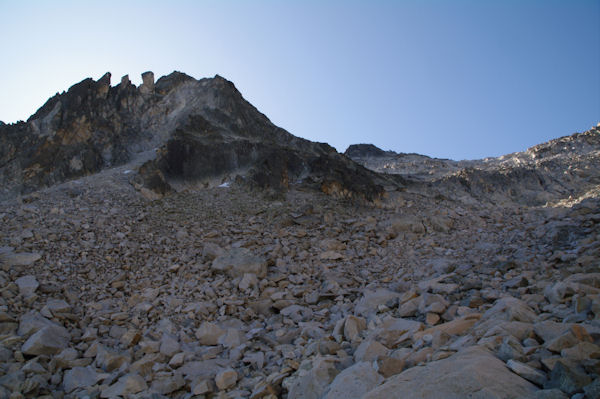 La crte Nord du Pic de Nouvielle, le Pic de Nouvielle au fond