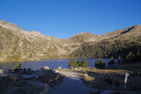 Le Lac d'Aubert, au fond la Hourquette d'Aubert