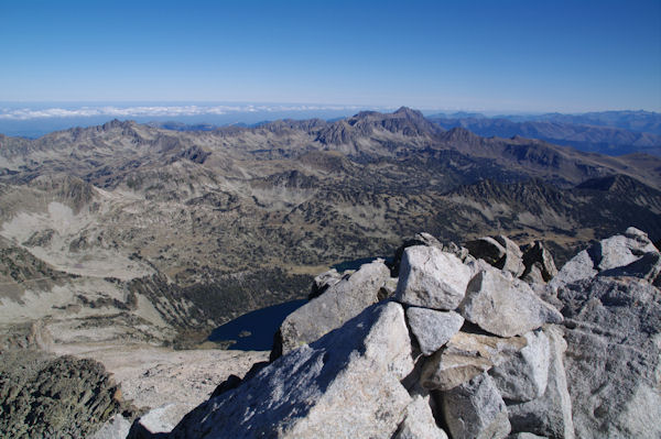 Depuis le Pic de Nouvielle, les Lacs d_Aubert et d_Aumar