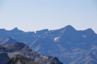 Le Cirque de Gavarnie, de gauche a droite, la Tour, le Casque, la Breche de Roland, la Pointe Bazillac, le Doigt, le Taillon et les Gabietous