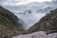 Le Pic d'Arraille emerge de la brume