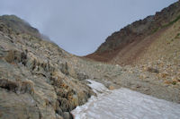 Quelques neves en remontant vers le Col des Mulets