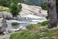 Belles couleurs des eaux du Gave d'Arratille