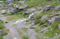 Le sentier de la monte au refuge Ledormeur completement innond