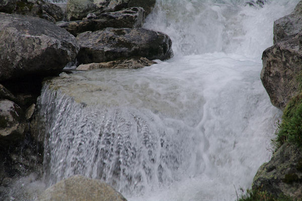 Une cascade sur le ruisseau descendant de la Pacca
