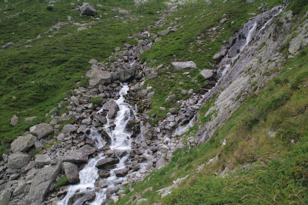 Une cascade sur le ruisseau descendant de la Pacca