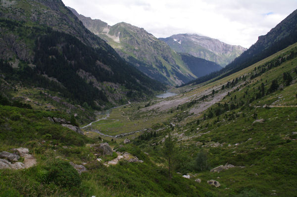 La valle du gave d_Arrens, au fond, le Grand Gabizos