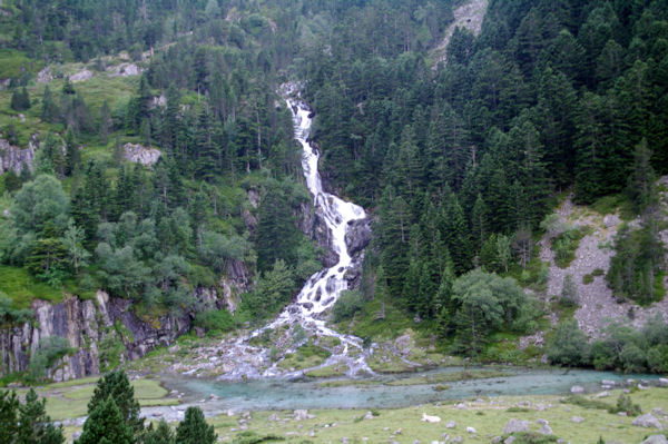 La cascade du ruisseau de Larribet