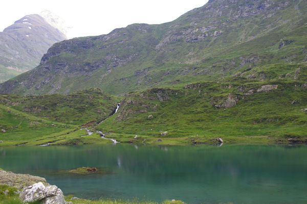 Le lac du barrage d'Ossoue