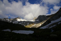 Montferrat, Glacier d'Ossoue, Pointe Chaussenque et Petit Vignemale dans les premiers rayons du soleil