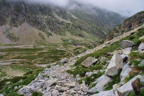 En descendant vers le Refuge des Oulettes de Gaube