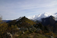 Le Pic Arrouy depuis le Pic de Pan, au fond, le Cabaliros enneige