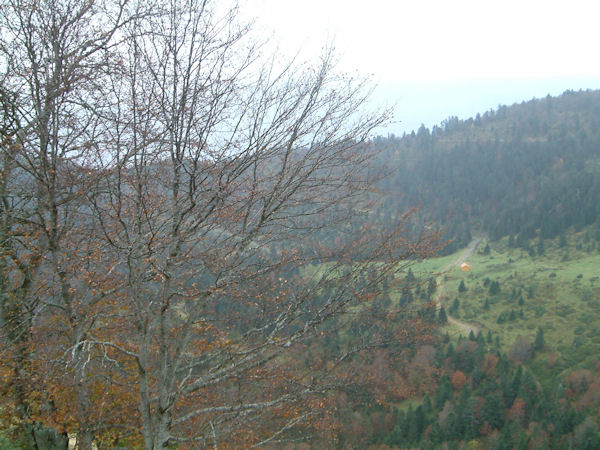 La cabane de Marioulte depuis les flancs du Pic de azes