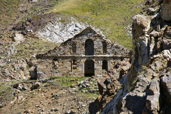 Maison en ruine au col de Sencours