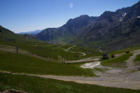 La monte au col du Tourmalet, la Mongie au fond