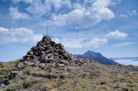 Le sommet du Pichaley, l'Arbizon a droite du cairn