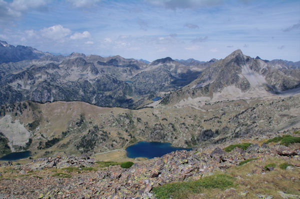 Le Lac Suprieur de Bastan et les Lacs de Bastanet domins par le Pic de Bastan